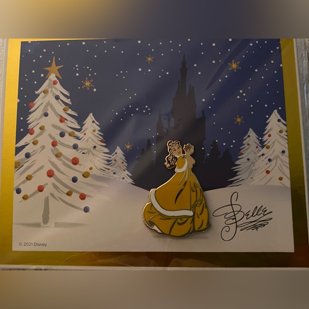 NWT Disney’s Belle Limited Edition Christmas Trading Pin & Certificate